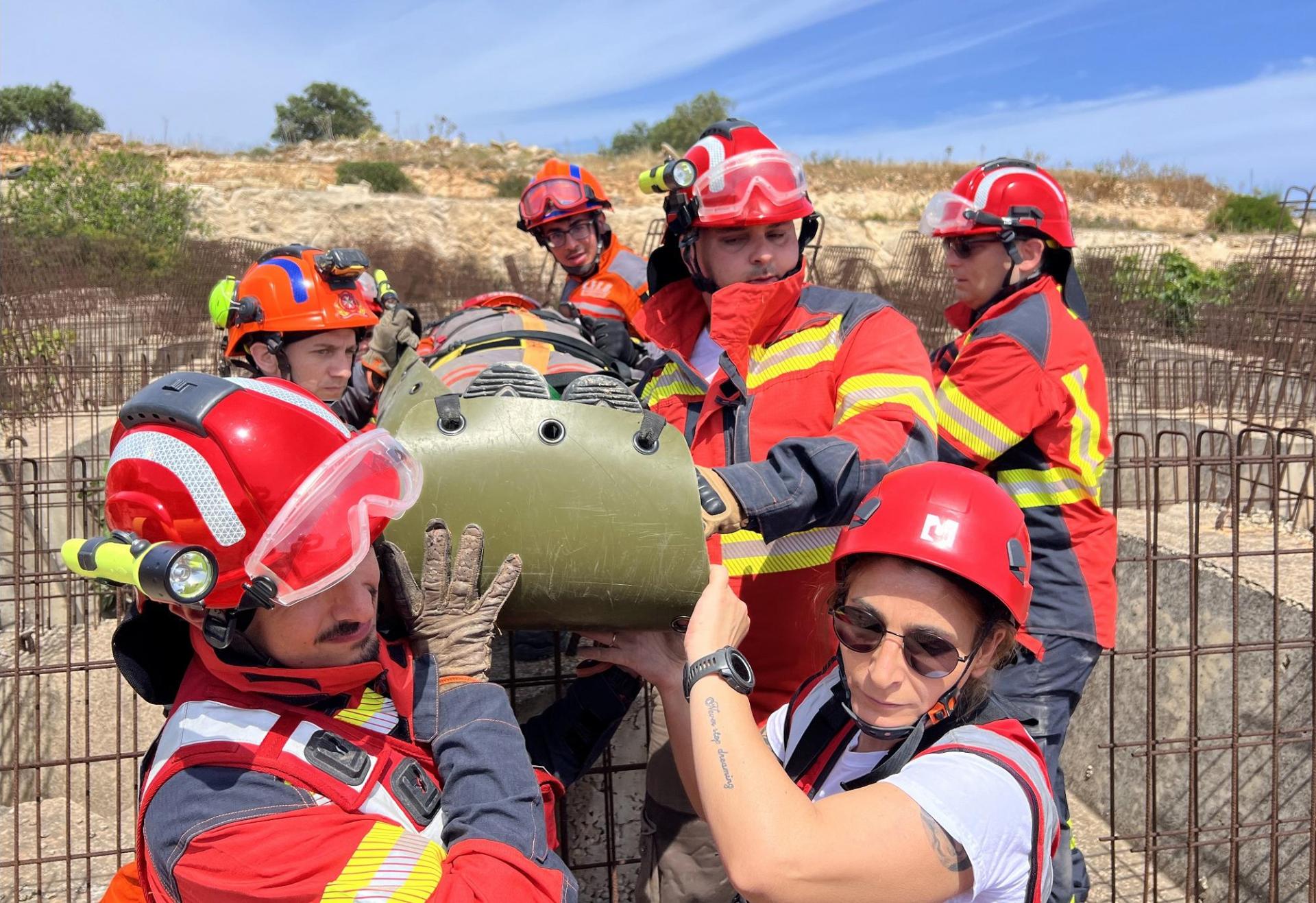 As soon as the team has been made aware of the location of the missing person, it is time to rescue.